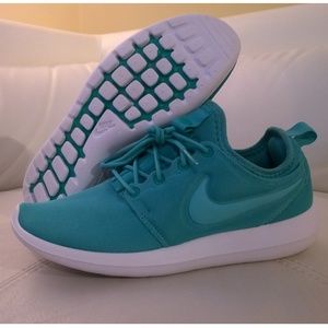 NEW Nike Women's Roshe 2 Running Shoe Washed Teal